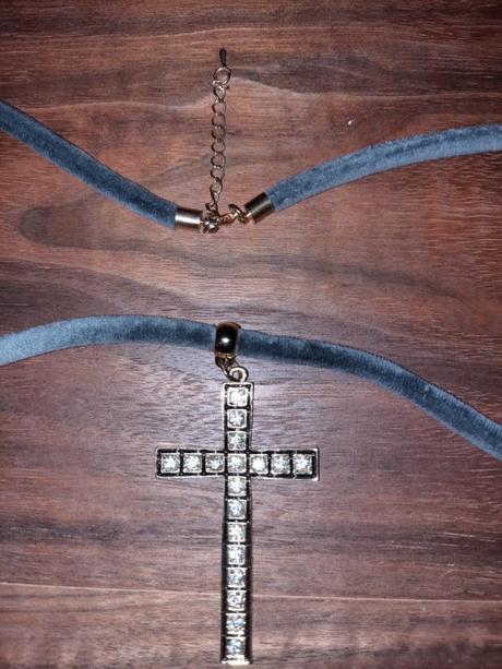 Náhrdelník s krížom,