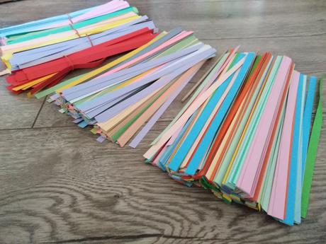 Farebné papierové pásiky na quillingové tvorenie, 