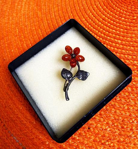 Starožitná vintage jantárová brošňa, 