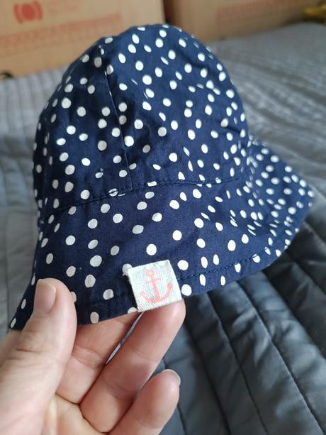 Tmavomodry klobucik, h&m,98
