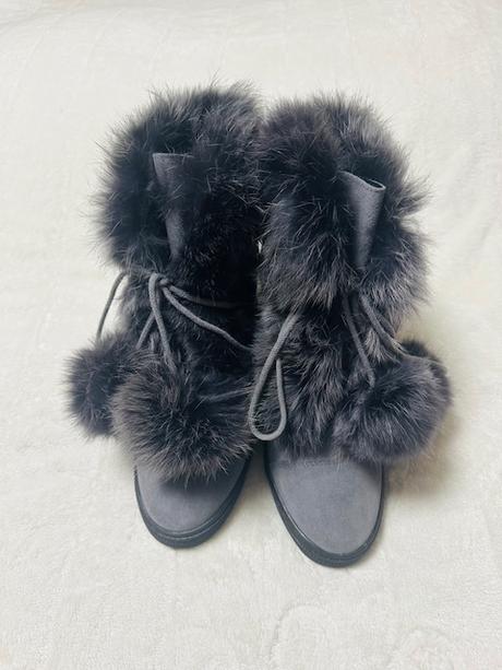 Kotníkové sivé čižmičky s kožušinkou na uviazanie, 40
