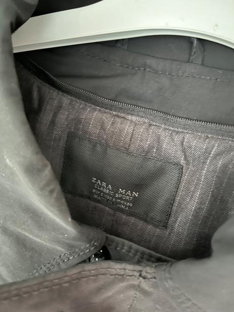 Cierna jarná bunda/ pánsky čierny trenčkot, zara,s