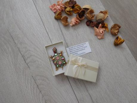 Korytnačka farebná brošňa kovová-nová,, 