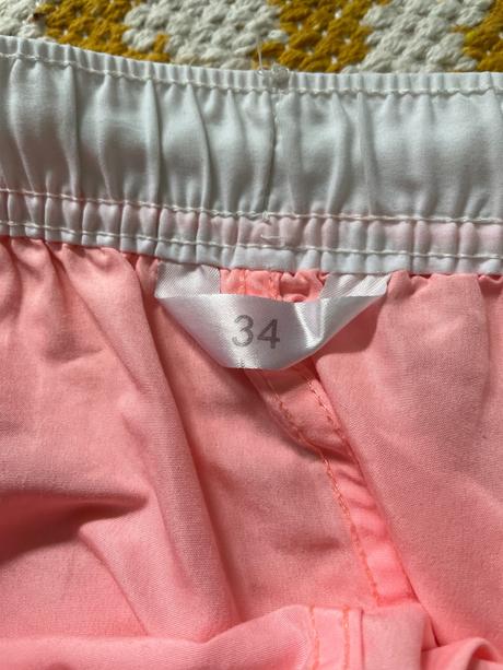 Krikľavé letné kraťasy, 34