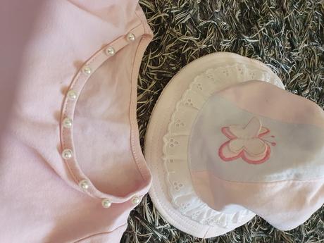 Romantické saty s klobucikom, 104