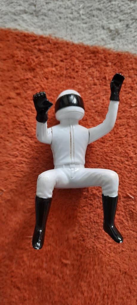 Jazdec sediaci- 10,5 cm,