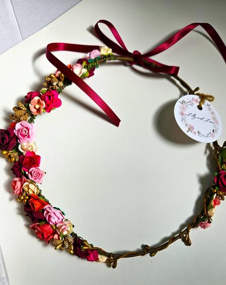 Krasny kvetinovy vencek do vlasov, nastavitelna ve, 