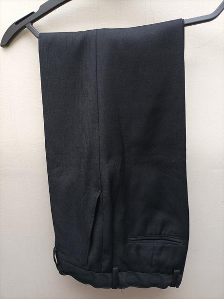 Chlapčenský oblek, 146