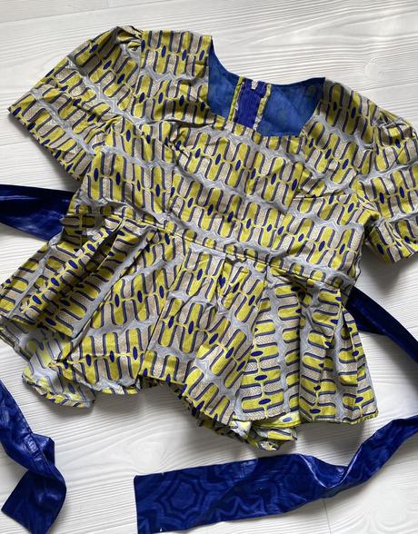 Luxusný peplum top, s