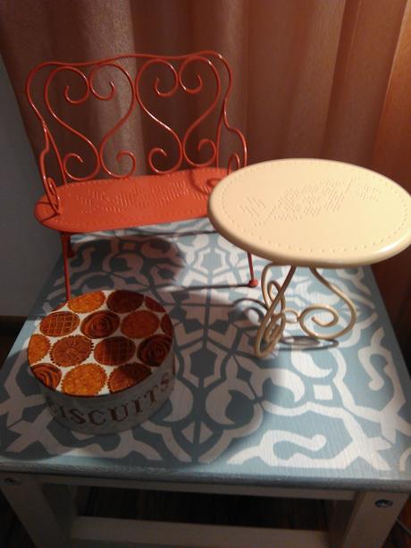 Maileg kovový stôl s lavičkou + doza na sušienky, 