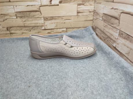 Ara 37,5 - dámske celokožené dierkované topánky, ara,38