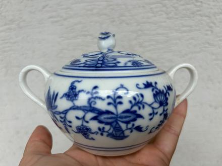 Cukornicka porcelan cibulak dubi pravy cibulak s r, 
