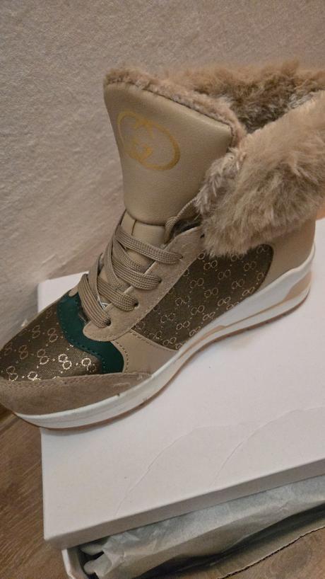 Nove zateplene tenisky, 37