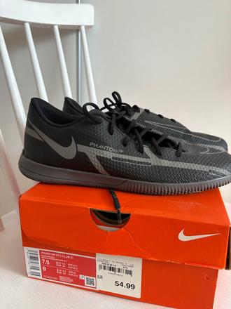 Chlapčenské halovky, nike,40
