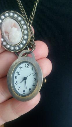 Náhrdelník s hodinkami ., 