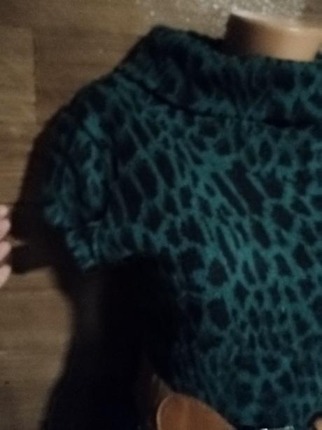 Dámsky predĺžený pulovrik krátkymi,