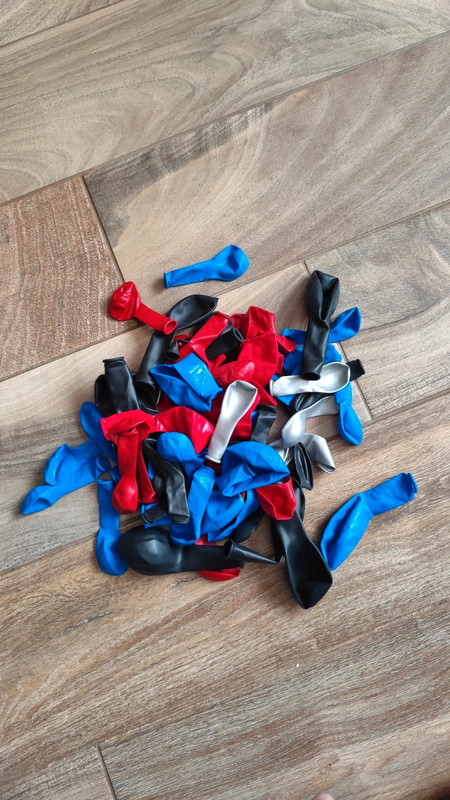 Balóniky, sviečka na tortu a príslušenstvo,