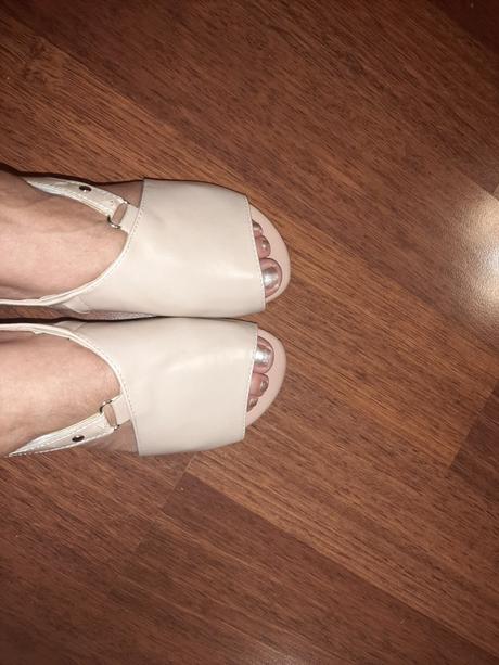 Béžové topánky., 36