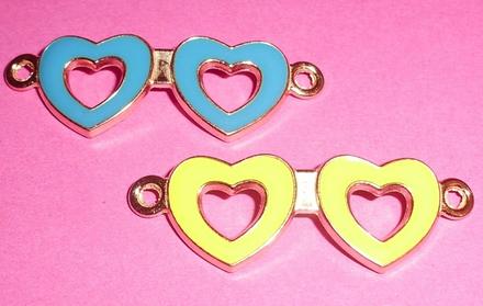 Kovový komponent v tvare srdiečok,