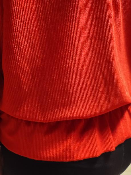 Červená vrubkovana blúzka, 36