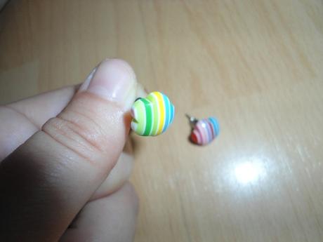 Male farebne nausnice, 