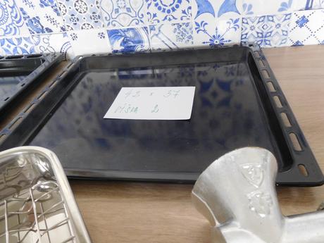 Plechy na pečenie nové + mlynček na maso 5,