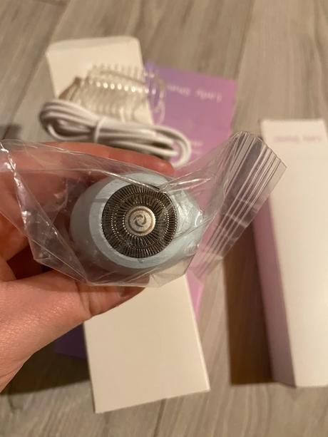 Nový elektrický dámsky holiaci strojček, 