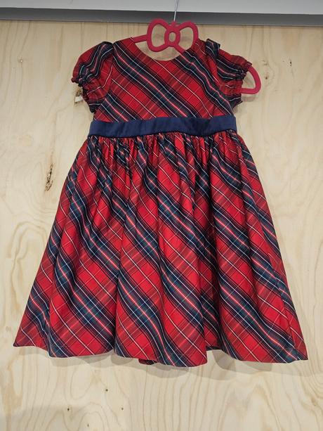 Šaty satenove slavnostné, 122