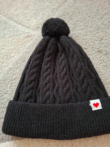 Čiapky rôzne veľkosti, značky rozklikni od 1 eura, reserved,86