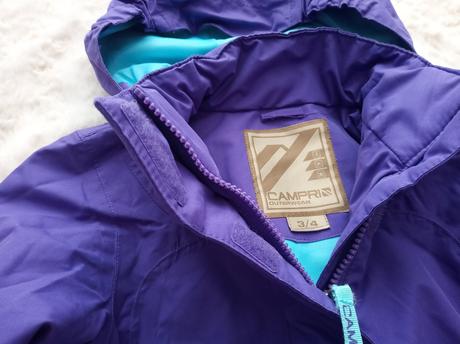 Fialová vetrovka, 98