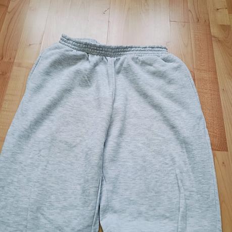 Sivé teplaky, 170
