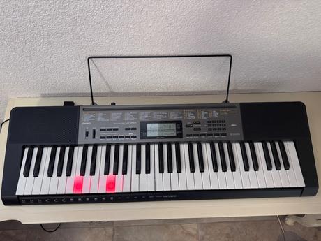 Keyboard casio lk-265,