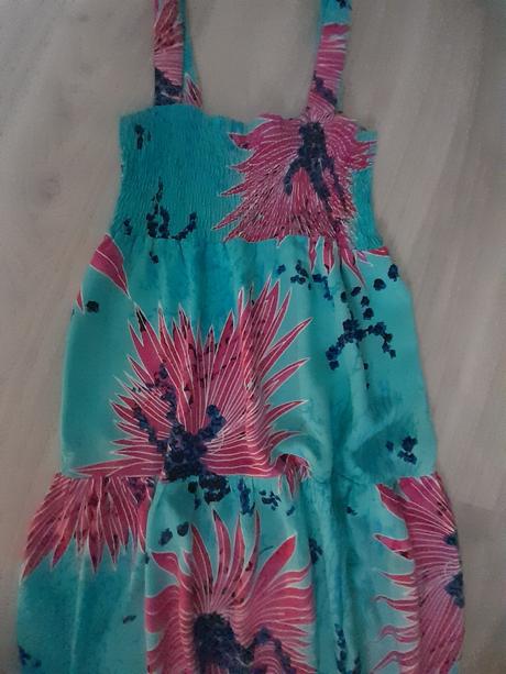 Letné tyrkysové šaty s kvetmi, m