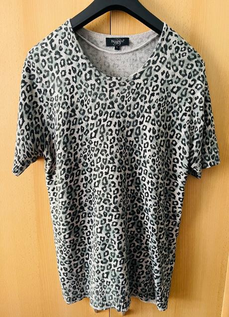 Svetrik so zvieracou potlačou, l