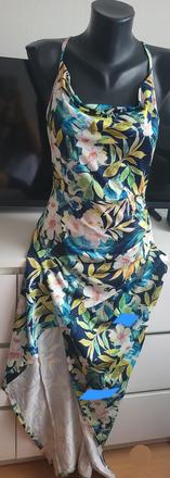 Krásne chladivé šaty, 