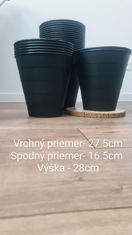 Plastový vysoký kvetináč s prúžkami 27.5cm, 