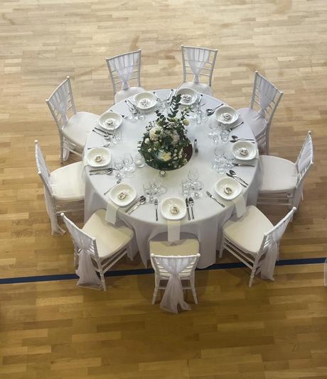 Biele podsedaky na chiavari stolicky,
