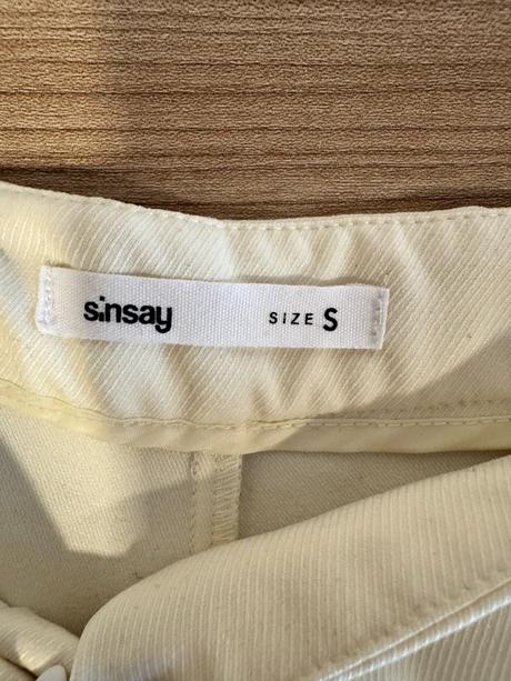 Šortky s vysokým pásom, sinsay,s