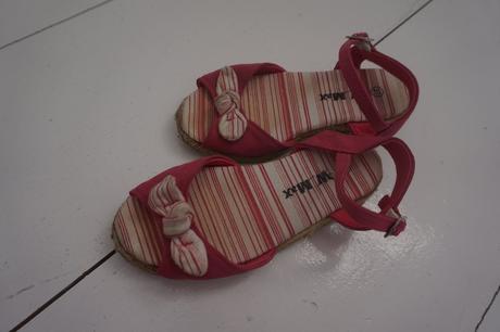 Ružové sandálky, 27