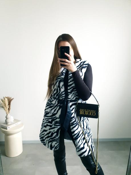 Zebrovaná kožušinová vesta s/m, s