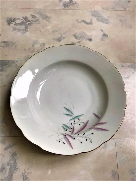 Staré porcelánové taniere, 