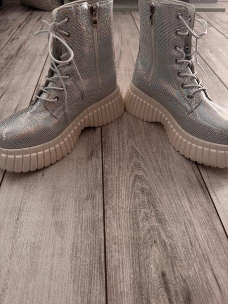 Holografické čižmy shein, 40