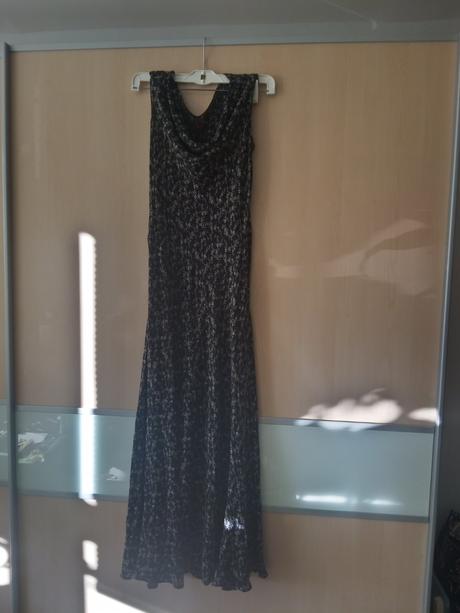 Šité šaty,vodovy výstrih., s