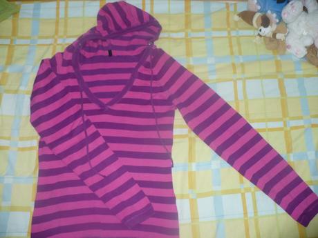 Dámsky krásny fialovo - ružový pružkovaný svetrík, fishbone,m