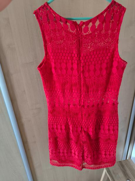 Červené šaty bez rukávov, m