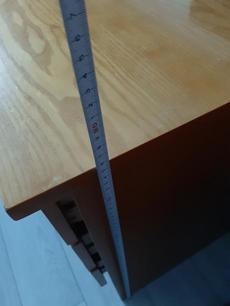 Nastavitelny kresliaci stol, 