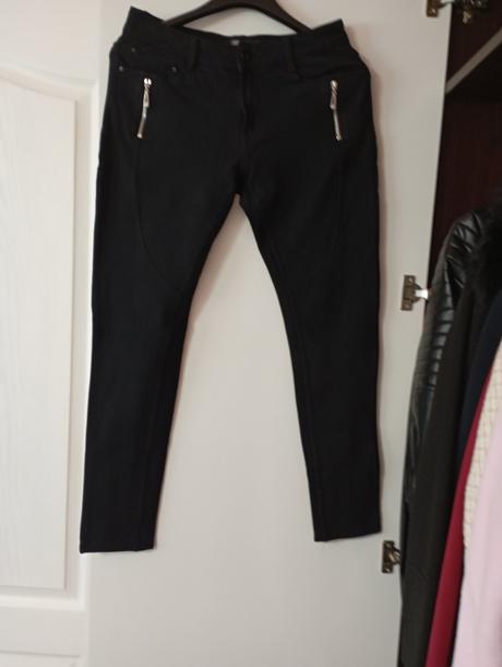 Čierne nohavice, 28