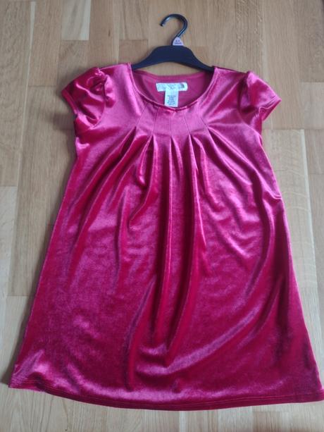 Červené šaty, 128