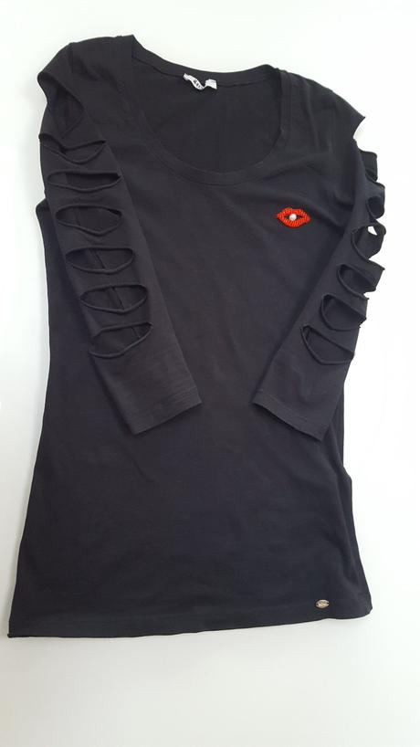 Tričko s deravými rukávmi, 158