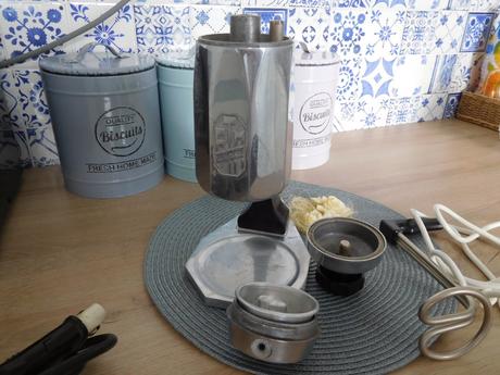 Smalt, keramika, prútené,mlynčeky,,